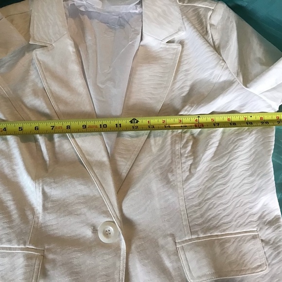 White Pants suit new with tags, breathable fabric - Picture 13 of 15